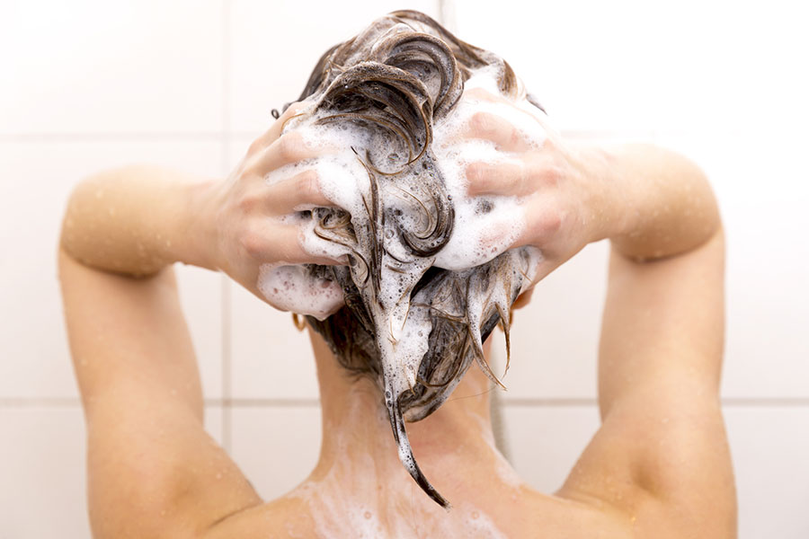 Umivanje las z balzamom namesto s šamponom