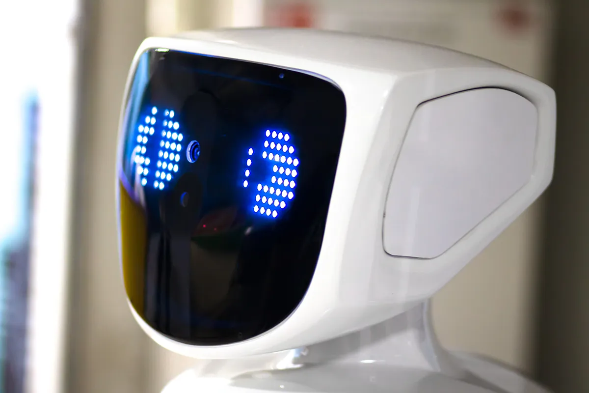 Robot, ki lahko »počloveči« pisno komunikacijo in prepreči konflikte